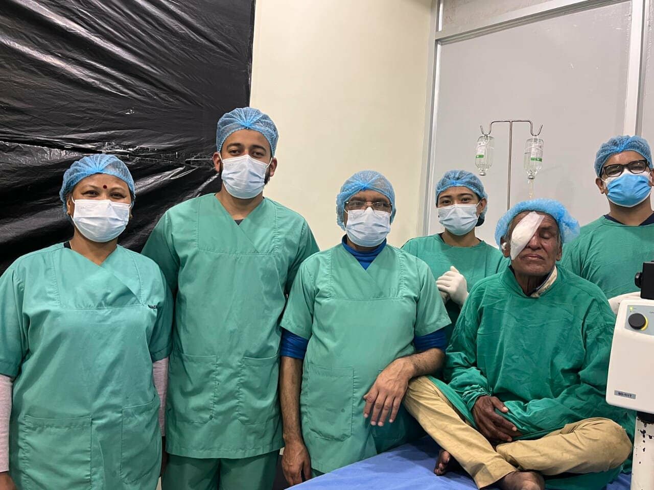 हेलम्बुमा निशुल्क आँखा स्वास्थ्य शिविरमार्फत ७४ जनाको शल्यक्रिया 