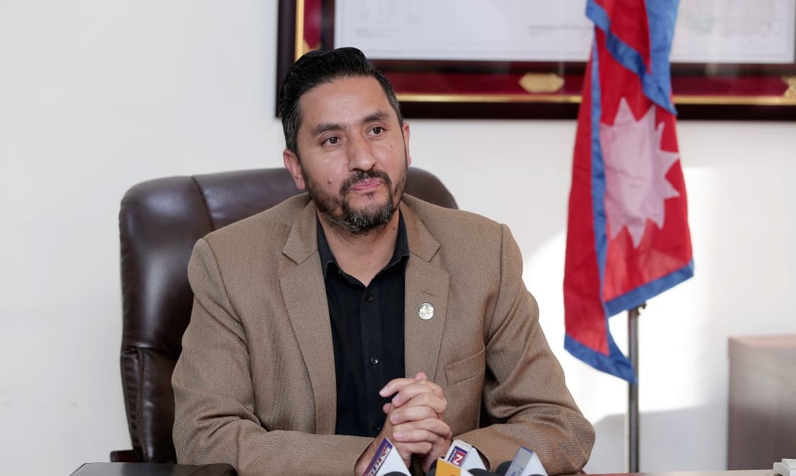 आम सञ्चारमाध्यम र न्यु मिडियालाई थप व्यवस्थित बनाउन जरुरी : मन्त्री खरेल