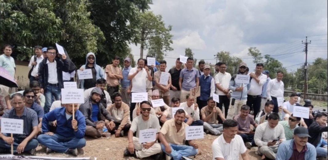 बजेटको चटारोमै आन्दोलनमा कर्मचारी