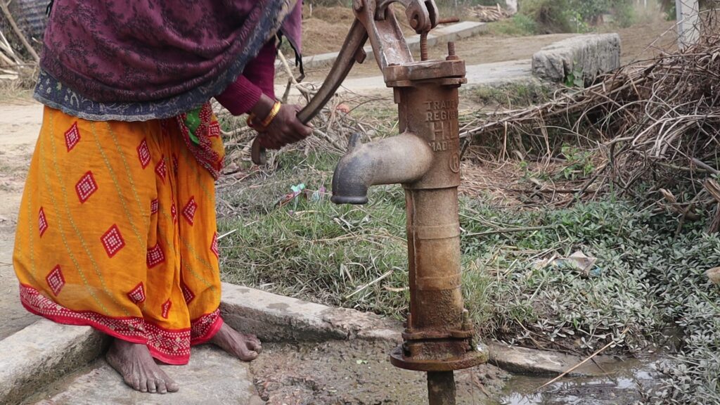 मधेशमा पानीकै हाहाकार, नागरिकले खोजे सरकार