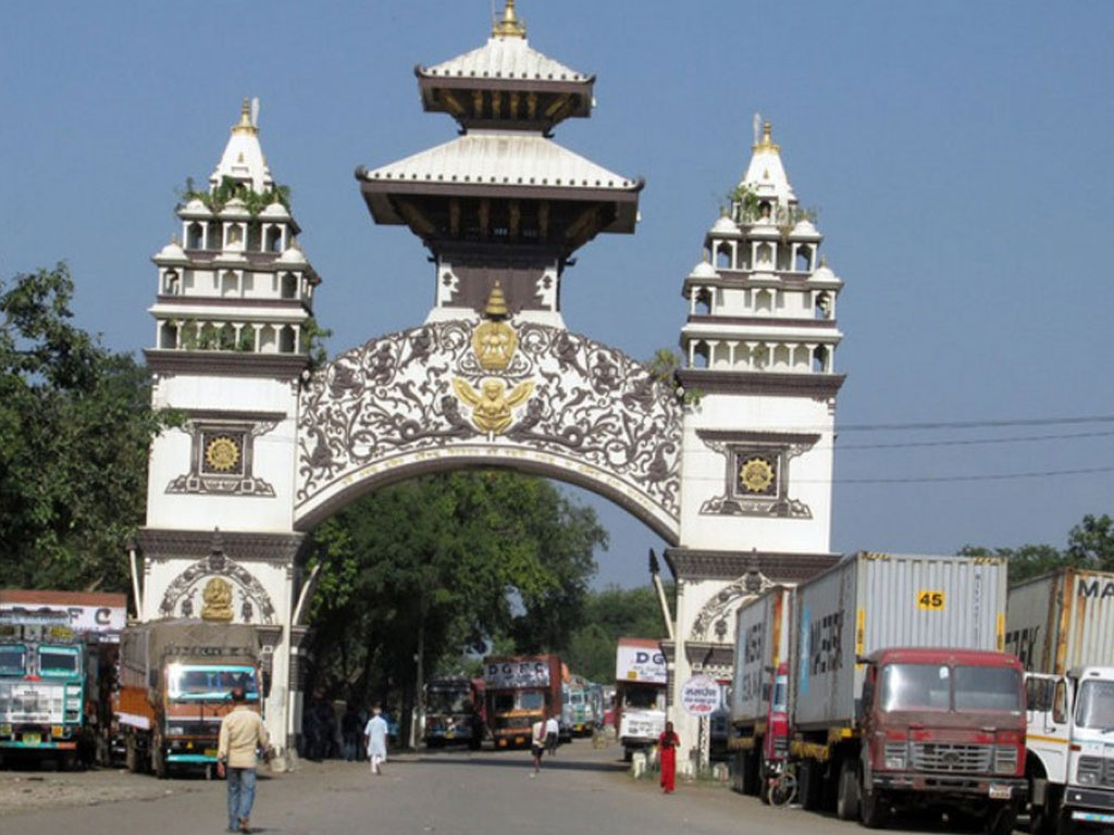 वीरगञ्ज नाका: एक खर्ब ७४ अर्ब बराबरको पेट्रोलियम पदार्थ आयात
