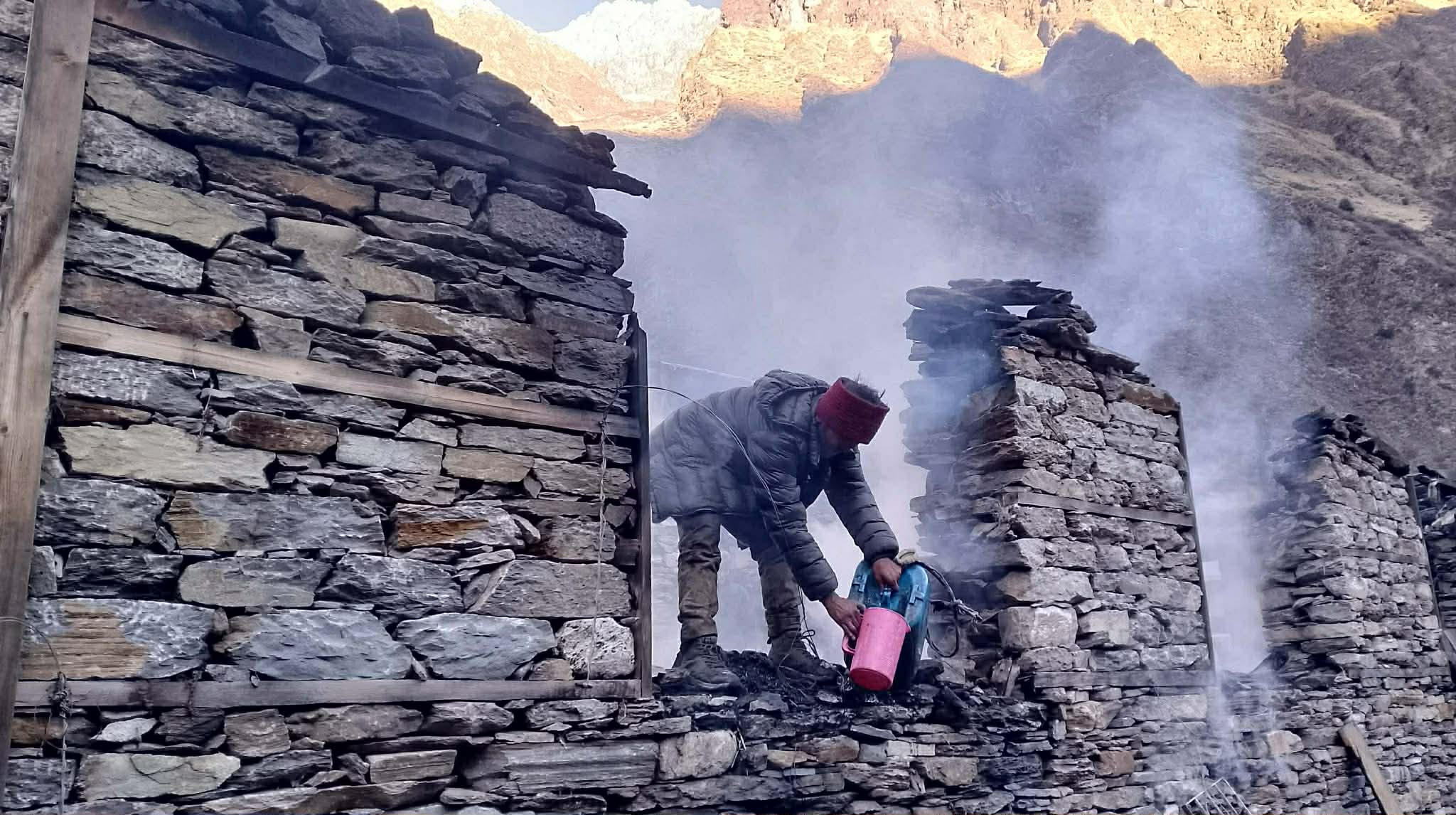 छेकम्पारमा आगलागी हुँदा एक जना घाइते