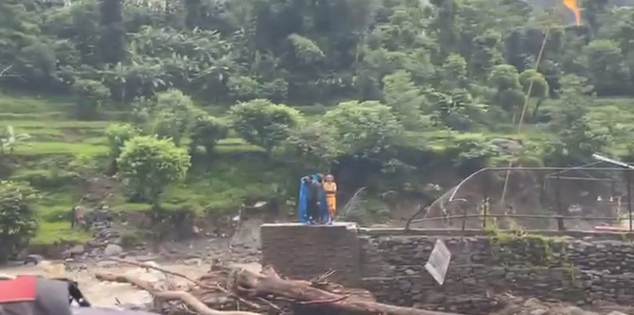 माता अन्नपूर्ण मन्दिरमा अलपत्र परेका तीन जनाको उद्धार