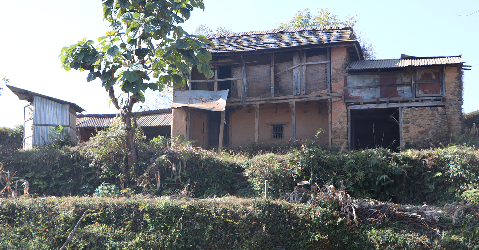 मान्छे बेगरका घरहरू