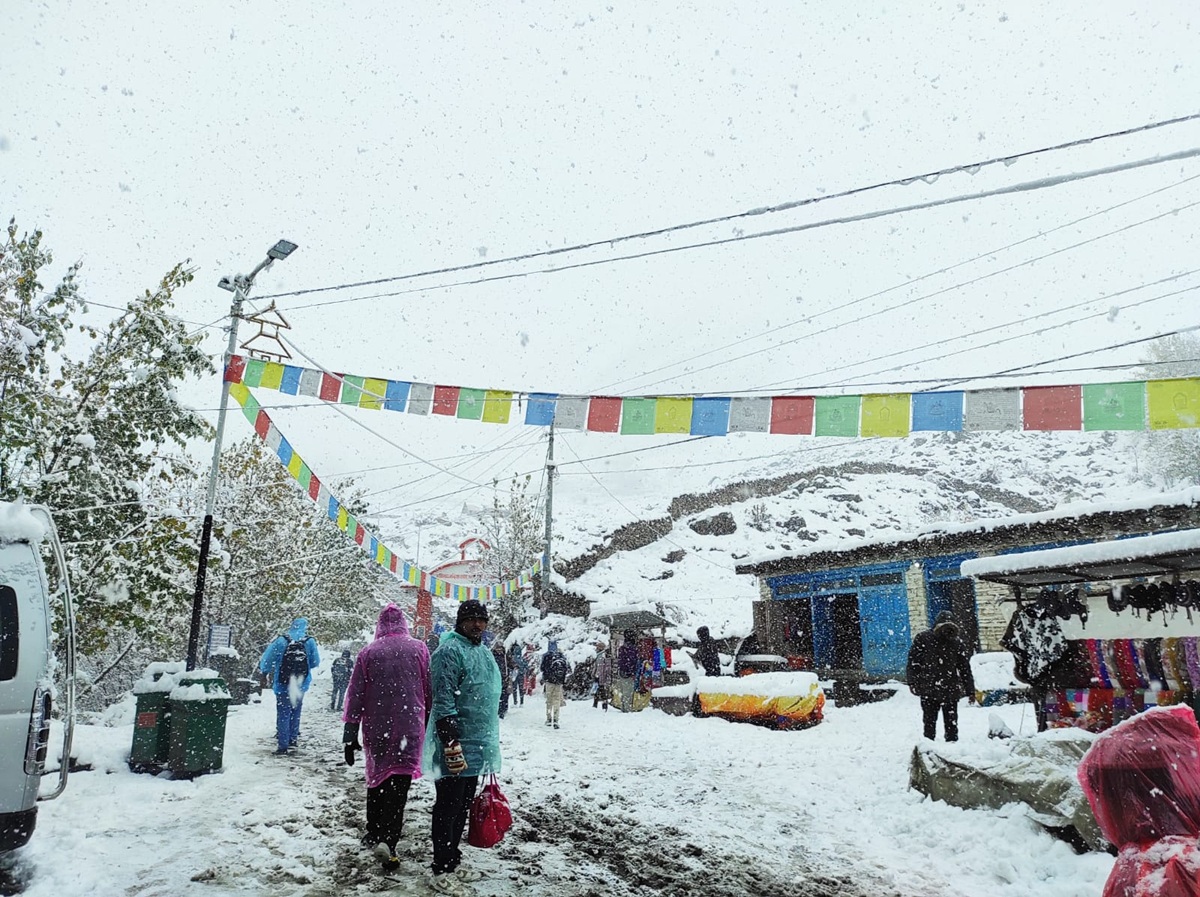 मुस्ताङमा कात्तिकमै  हिमपात : कागबेनीदेखि मुक्तिनाथसम्मको यात्रा नगर्न आग्रह
