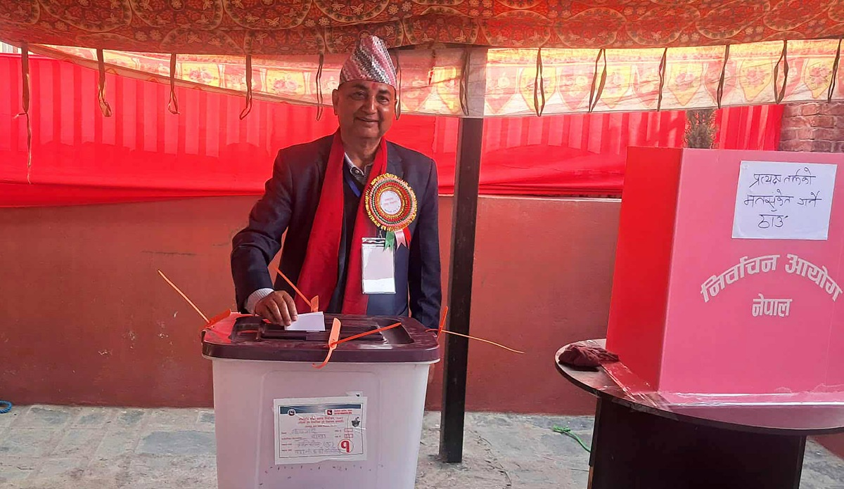 ईश्वर पोखरेलले गरे मतदान