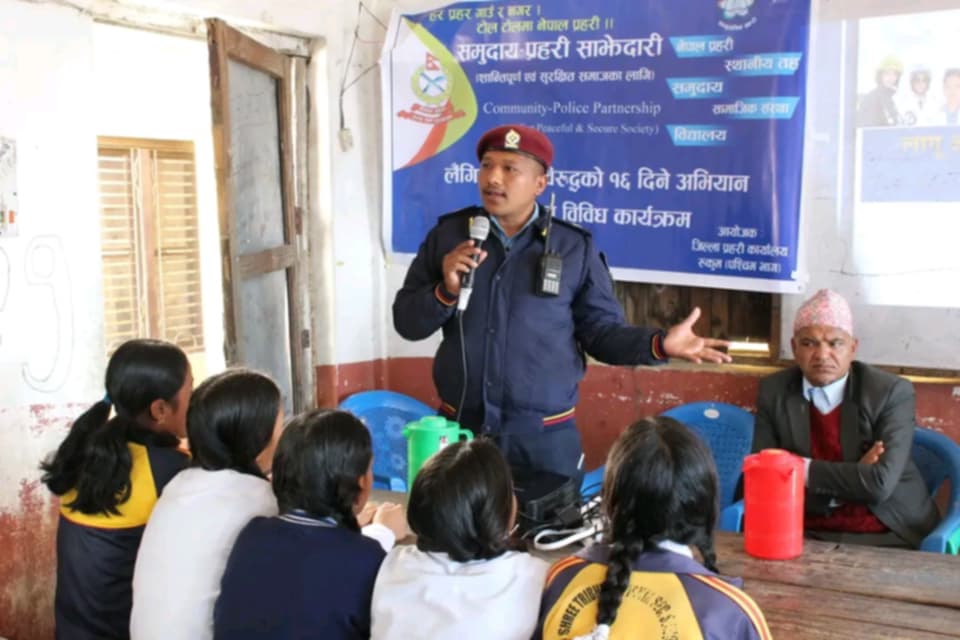 रुकुम पश्चिममा प्रहरीद्वारा सचेतना कार्यक्रम