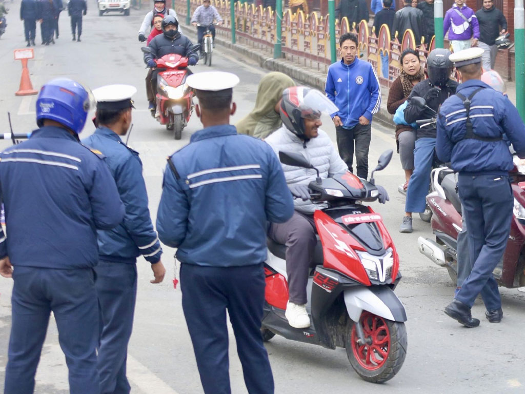 जरिवाना नतिर्ने दुई लाखभन्दा बढी चालकको सेवा रोक्का
