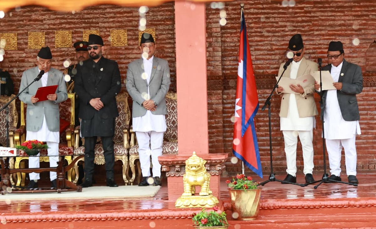 नवनियुक्त गृहमन्त्री सुधन गुरुङ र नवप्रवर्तनमन्त्री महावीर पुनले लिए शपथ