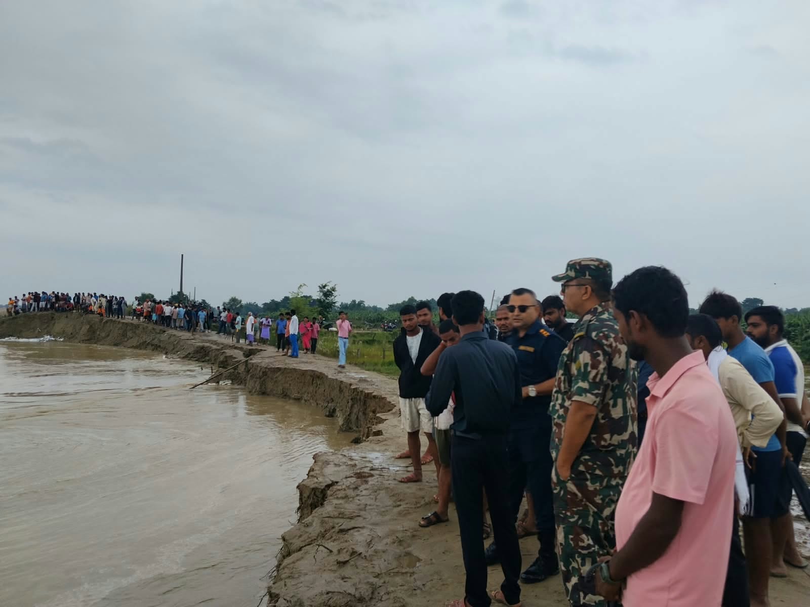 लालबकैया नदीको बाढीले मौलापुरको तटबन्ध तीव्र कटान, दर्जनौं बस्ती उच्च जोखिममा