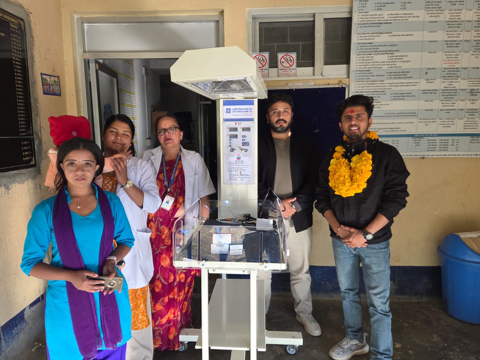 ज्योति विकास बैंकद्वारा स्वास्थ्यचौकीलाई ‘बेबी वार्मर’ हस्तान्तरण