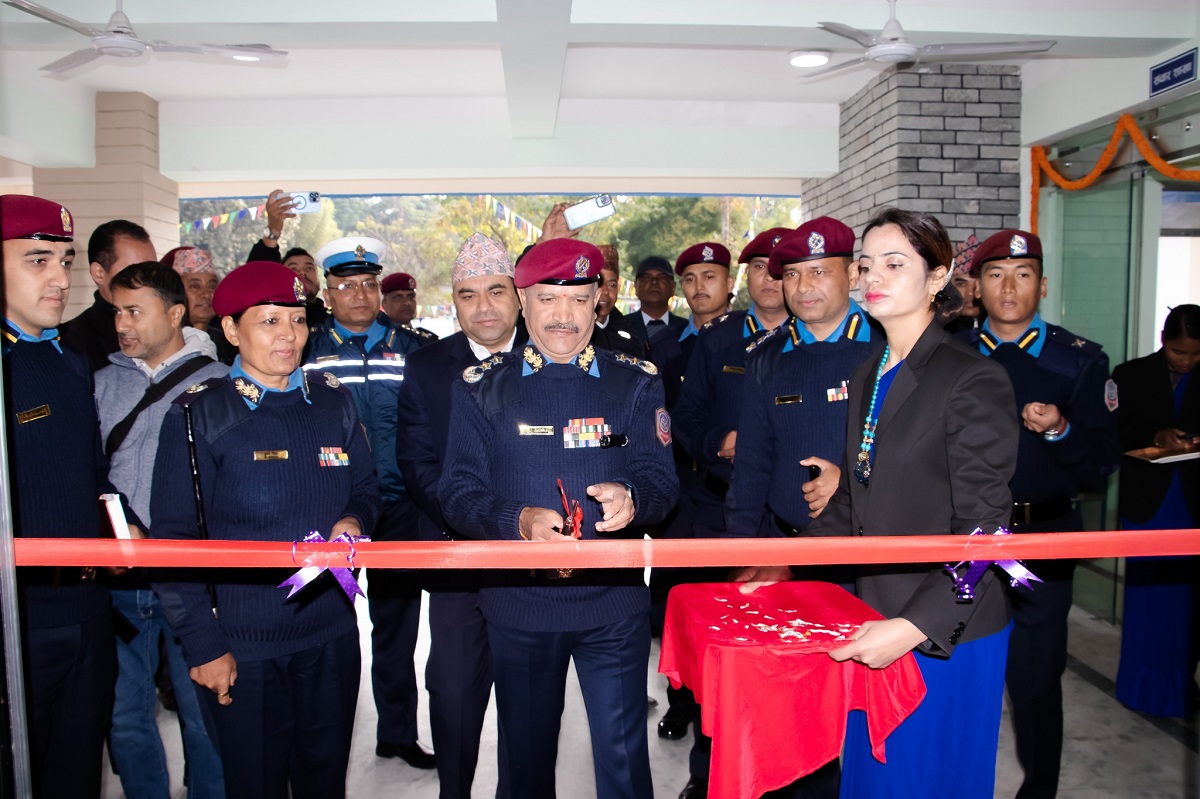 उच्च मनोबलसहित प्रहरी सेवालाई प्रभावकारी बनाउँछु : महानिरीक्षक कुँवर