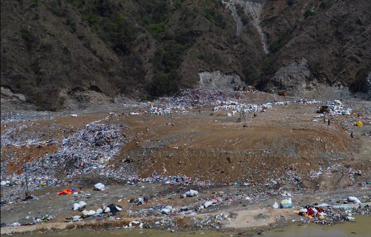 सहमति कार्यान्वयनको माग गर्दै स्थानीयवासीद्वारा बञ्चरेडाँडामा फोहोर विसर्जनमा अवरोध