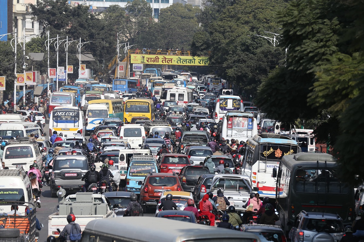 एमालेको प्रदर्शनले काठमाडौंका सडक अस्तव्यस्त (फाटोफिचर) 