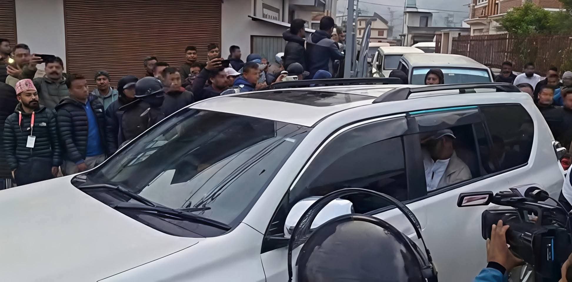 पक्राउ पर्नुअघि ओलीले भने, 'यो प्रतिशोधको कानुनी प्रतिवाद गर्छु' 