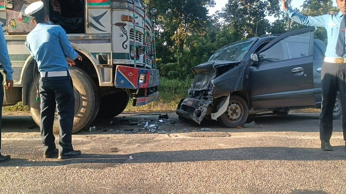 ट्रक र कार एकआपसमा ठोक्किँदा वृद्धको मृत्यु