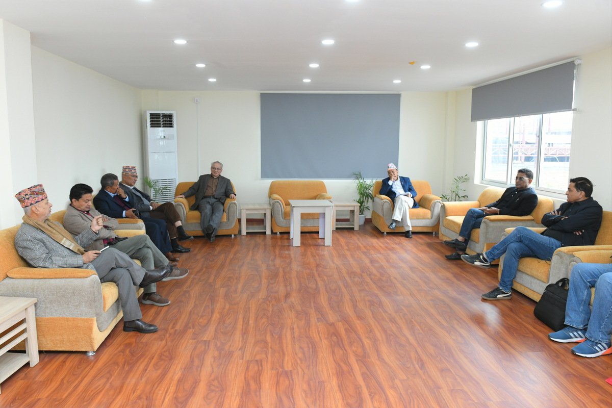 ओली पक्राउविरुद्ध एमालेले संघर्षका चार कार्यक्रम गर्दै