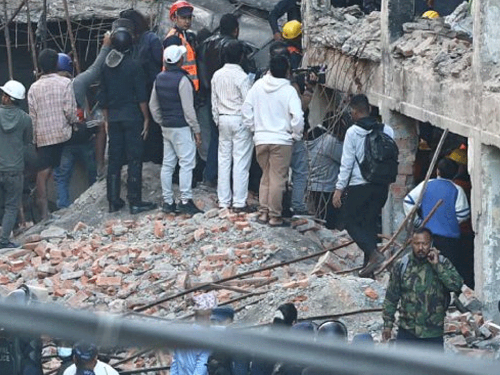 नक्सालको भाटभटेनी भत्काउने क्रममा तीन मजदुर घाइते