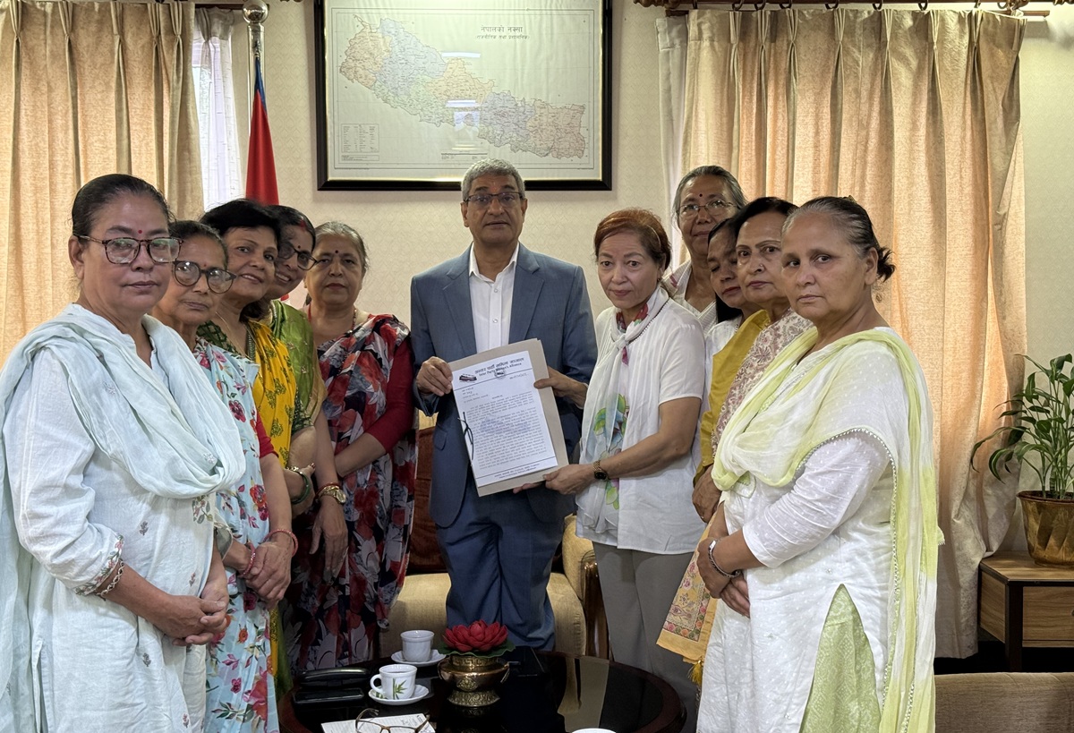 छाउगोठ बनाउने र बस्न बाध्य पार्नेलाई सुविधामा पुर्नविचार गर्छौं : गृहमन्त्री लेखक