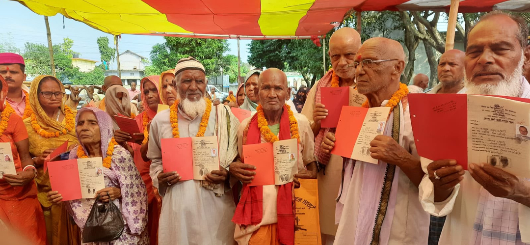 नापजाँच भएको १४ वर्षपछि महोत्तरीका २५० परिवारले पाए लालपुर्जा