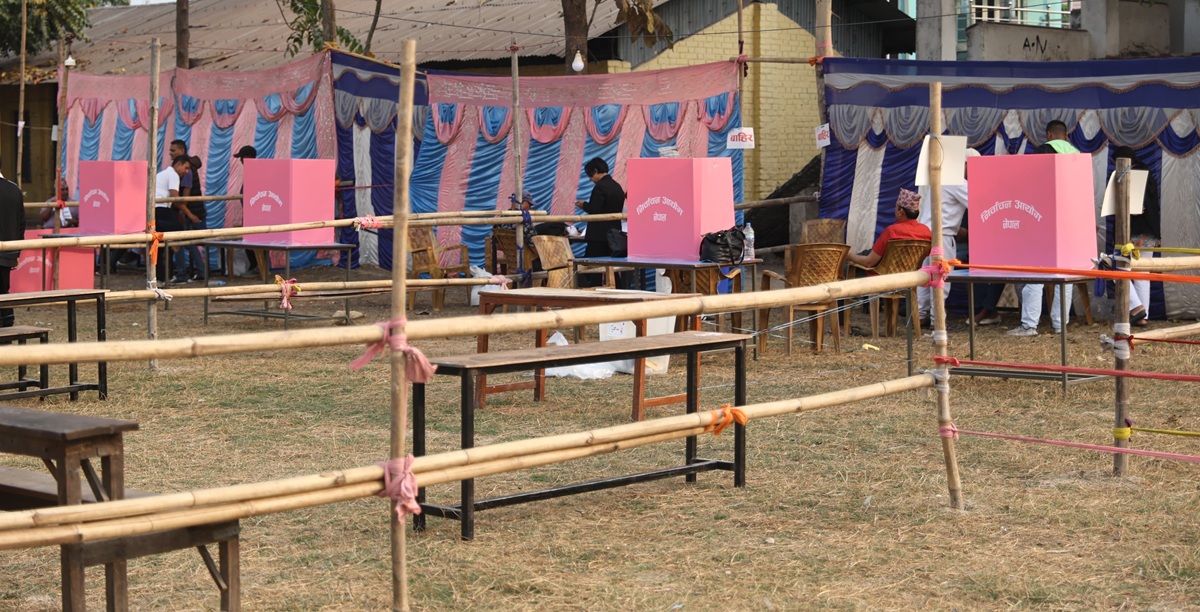 प्रहरी लड्दा उदयपुरमा गोली चल्यो, मतपेटिकामा क्षति  