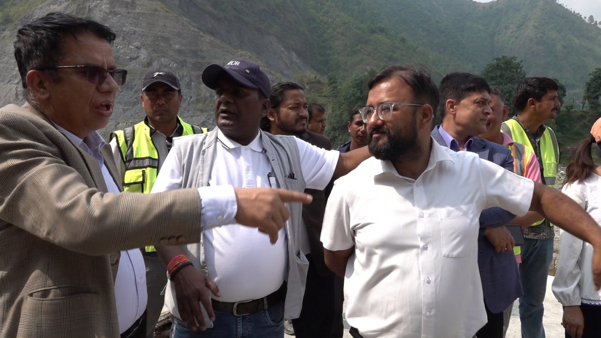 बिपी राजमार्ग पुनर्निर्माणको काम अघि बढ्यो, समयमै सक्न पूर्वाधर सचिवकाे निर्देशन