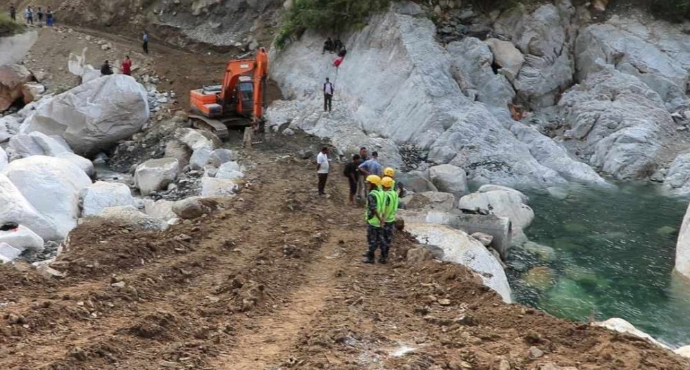 कान्तिलोकपथ सडक अवरुद्ध