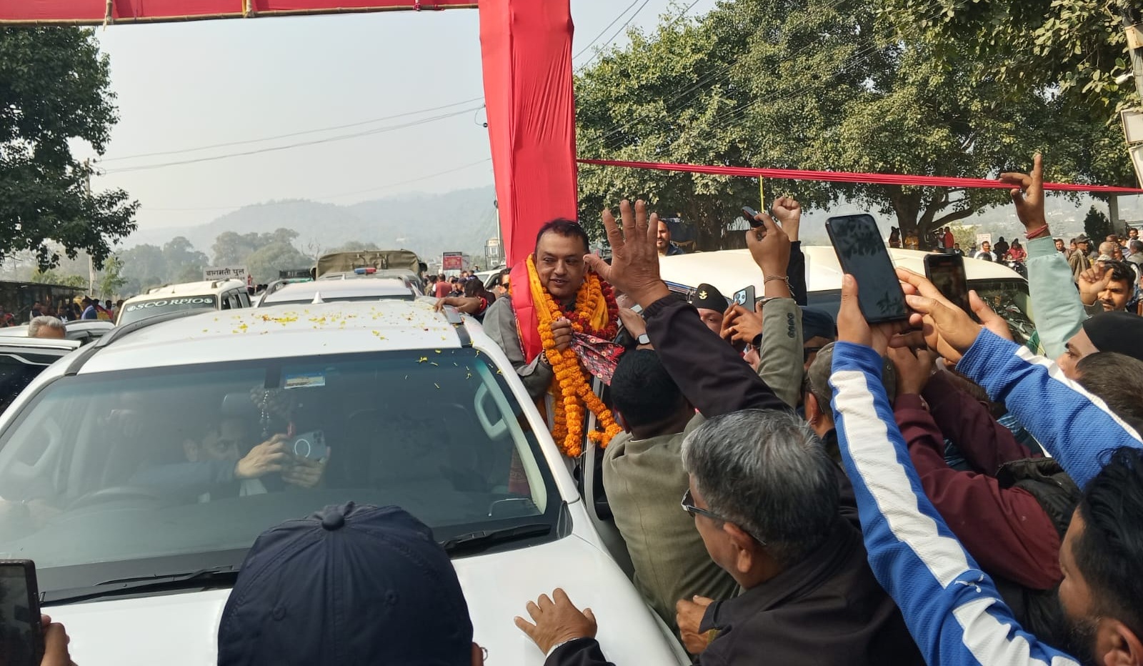 सर्लाहीमा गगन थापाको भव्य स्वागत