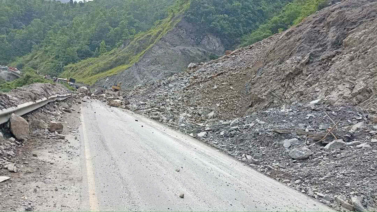 जसपा नेपालको राष्ट्रिय महाधिवेशन मञ्च हावाहुरीले भत्कायो