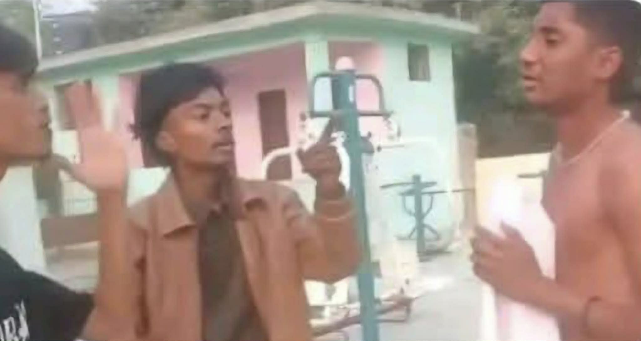 सर्लाहीमा युवकलाई निर्वस्त्र पारी कुटपिट गर्ने मुख्य अभियुक्त पक्राउ: ज्यान मार्ने उद्योगमा मुद्दा दर्ता