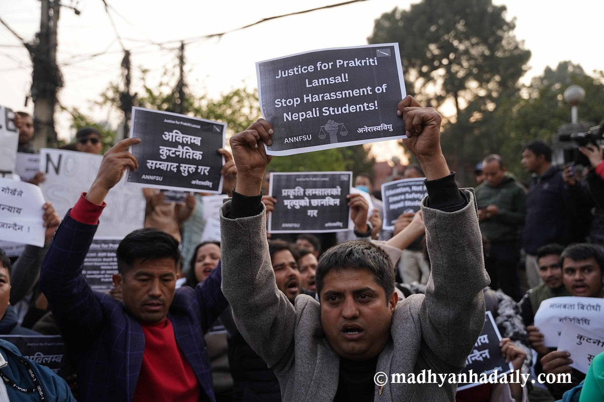 ओडिसामा नेपाली छात्राको मृत्यु प्रकरण : भारतीय दूतावास अगाडि प्रदर्शन (तस्बिरहरु)