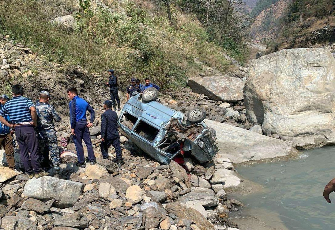 ‘इको भ्यान’ दुर्घटना हुँदा १ जनाको मृत्यु, ३ घाइते