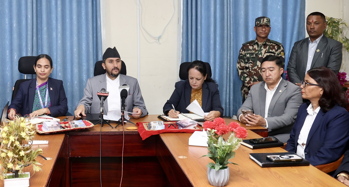 हुलाकको सार्थकता घटेको छैन : सञ्चारमन्त्री खरेल