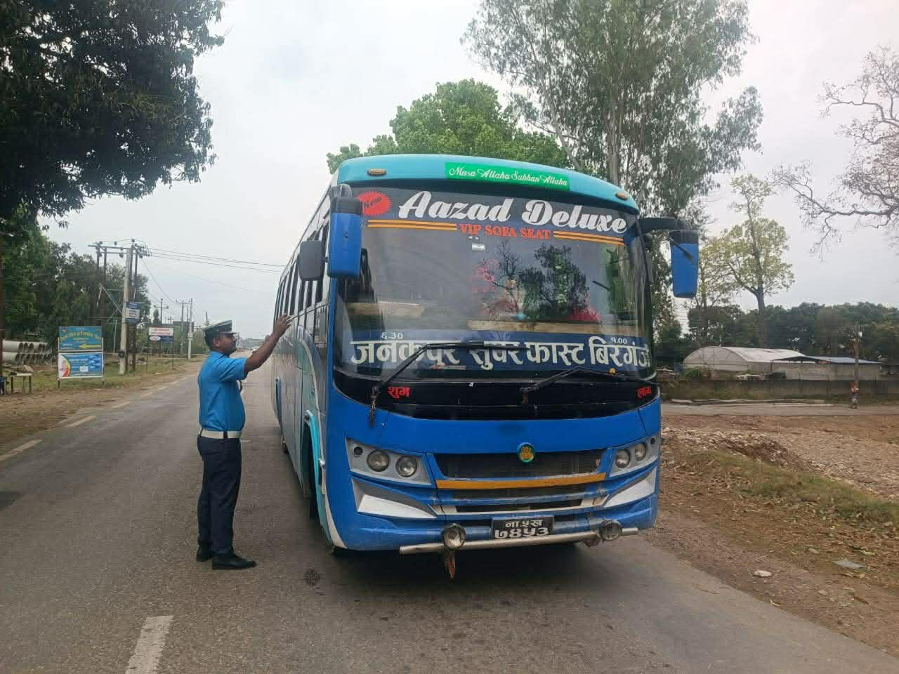 रौतहटमा ३५ सवारी साधनको यान्त्रिक परीक्षण, दुर्घटना न्यूनीकरणका लागि ट्राफिक प्रहरीको सक्रियता