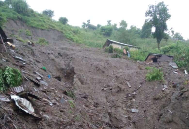 लमजुङमा पहिरोले तीन घर पुरिँदा चारजना बेपत्ता