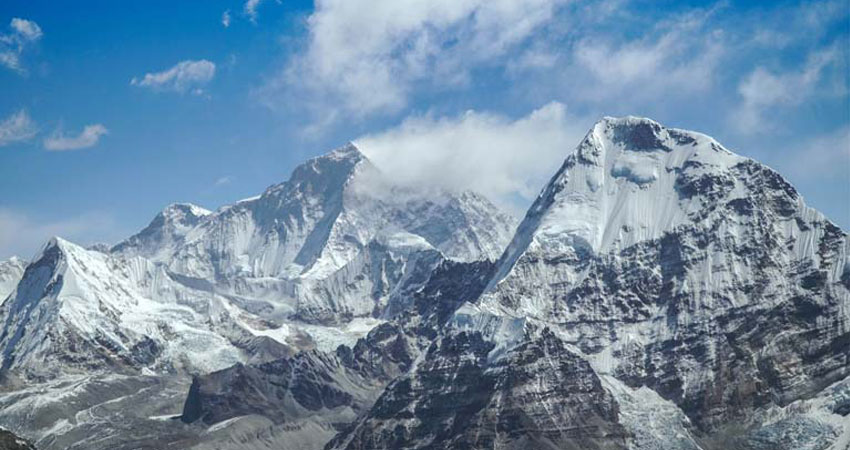 मकालु आधार शिविर घुम्न गएका पुरुषको लेक लागेर मृत्यु
