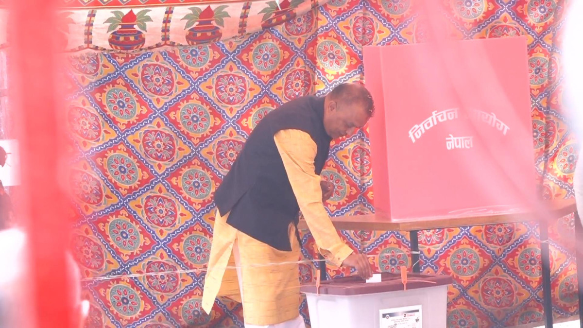 कांग्रेस सभापति थापाले गरे मतदान