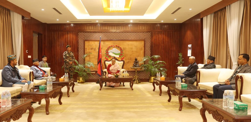 चुनावी गियर बढाउँदै सरकार–दल