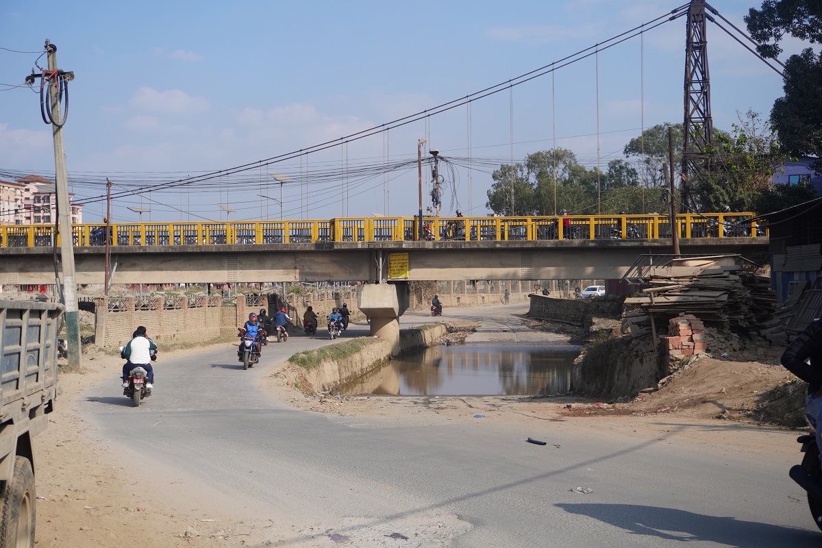 हिउँदमा पनि हटेन वाग्मती करिडोरको कालो पुलमुनि पानी जम्ने समस्या