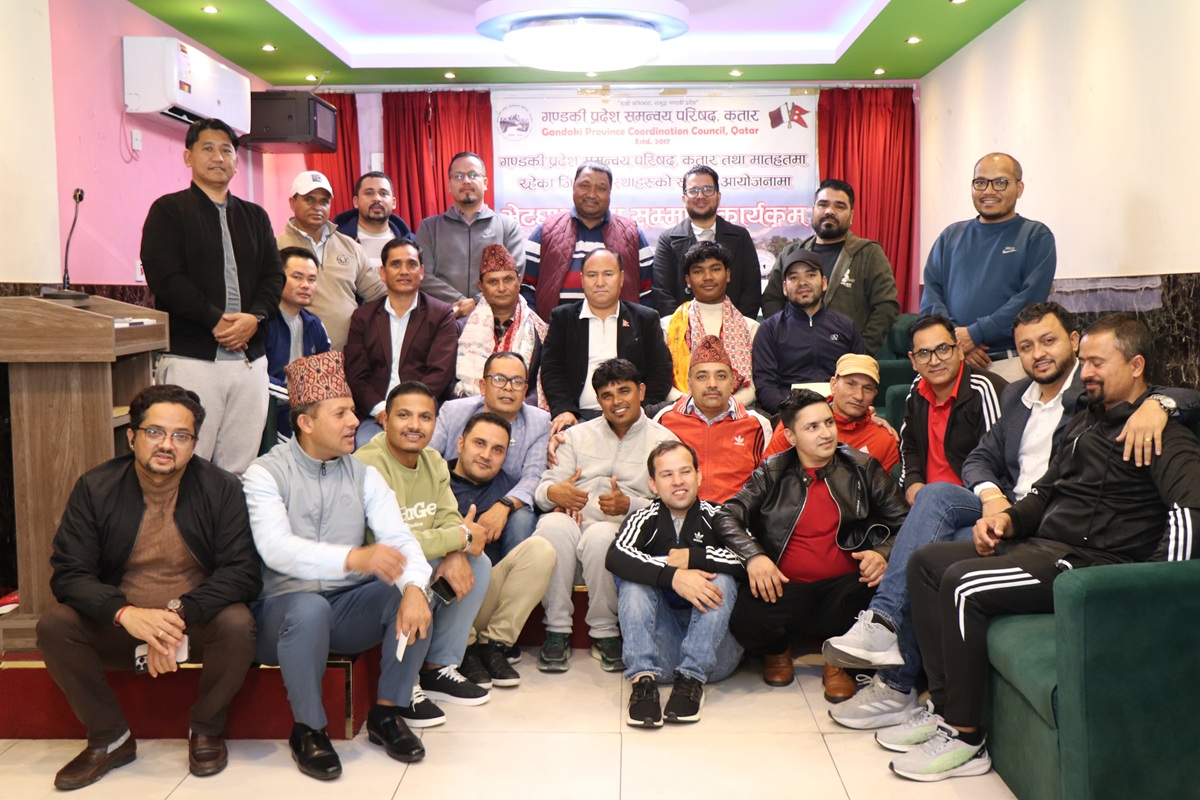 गायकद्वय बुद्धिराम शर्मा र अरुण सुनार कतारमा सम्मानित