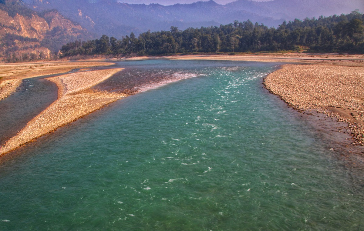 सुर्खेतमा निर्माणाधीन पुलबाट खसेर दुई कामदार भेरी नदीमा बेपत्ता