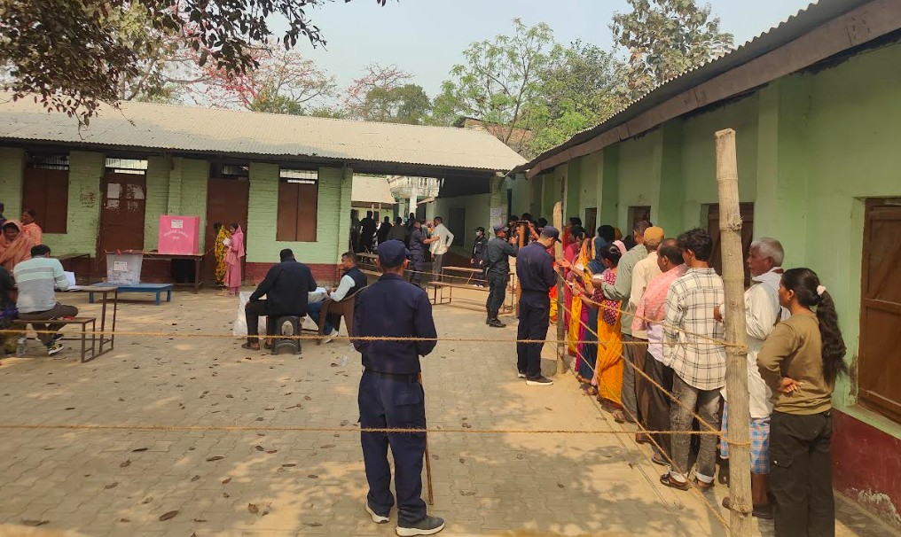 नवलपरासीमा शान्तिपूर्ण रूपमा मतदान जारी