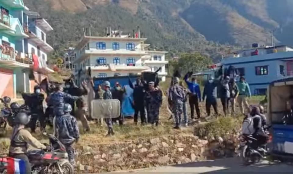 जनार्दन शर्मालाई गृह जिल्ला रुकुम पश्चिममा कालो झन्डा