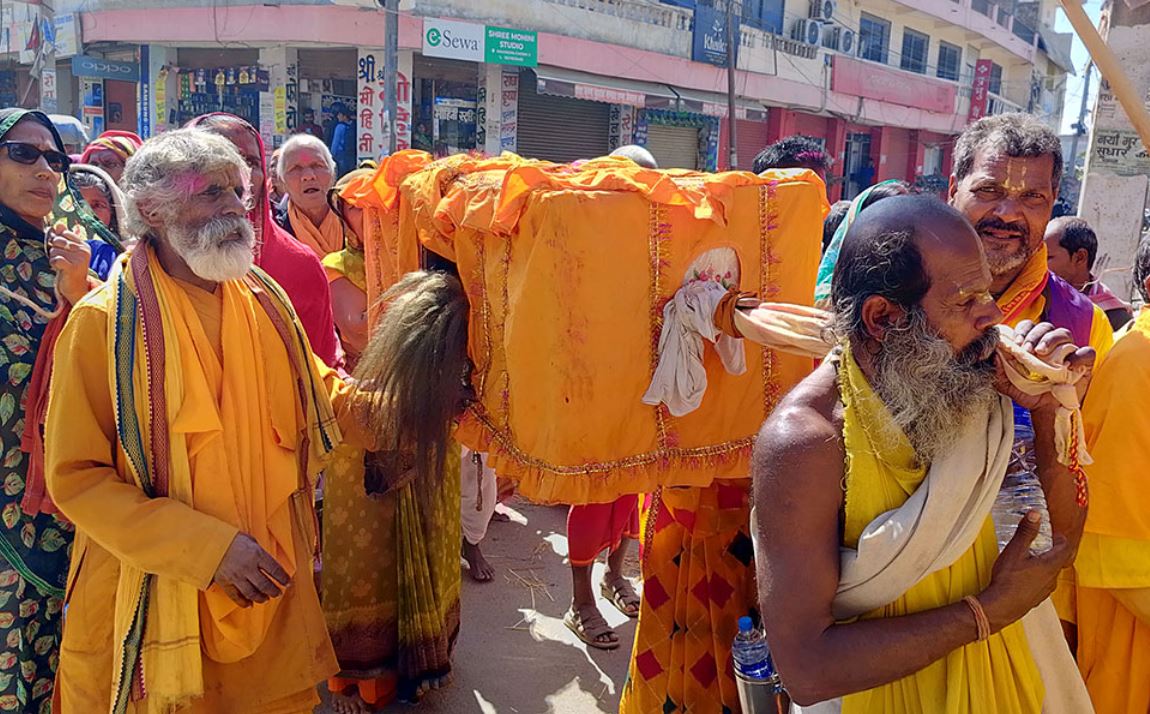 माध्यमिकी परिक्रमाका यात्री महोत्तरीको मडैमा