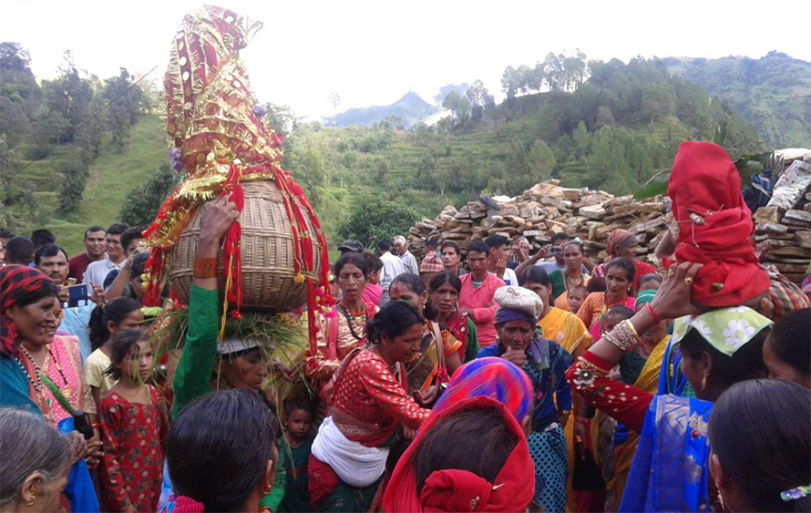 डडेल्धुरामा गौराको रौनक