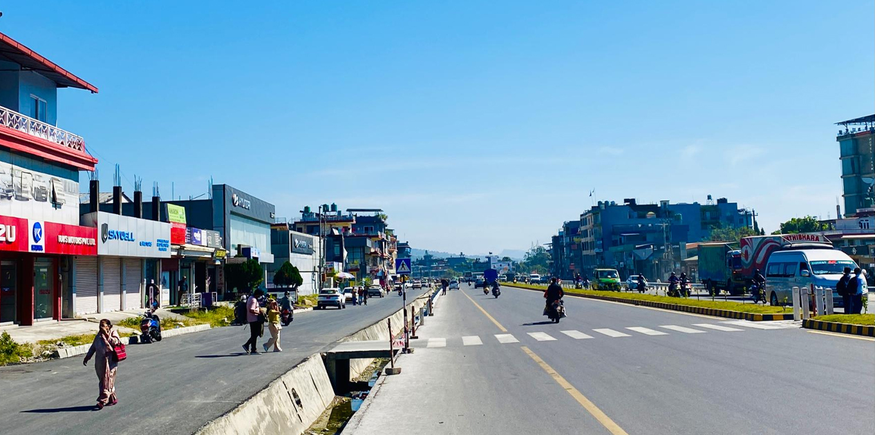 पोखरामा जीर्ण पोल र गुजुल्टिएका तार हटाएपछि फर्किएको सौन्दर्य