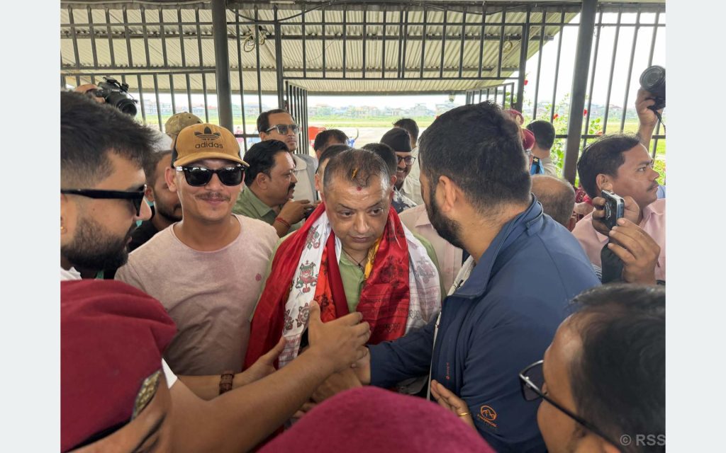 रास्वपा महाधिवेशनमा सहभागी हुन चितवन पुगे गगन थापा