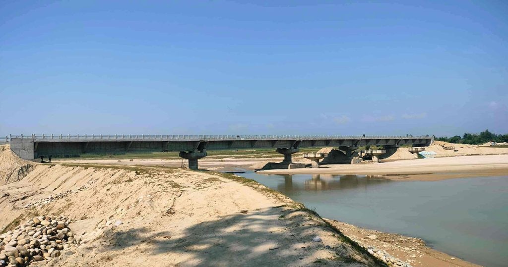 दोदा नदीमा निर्माणाधीन पुलको काम ९० प्रतिशत पूरा