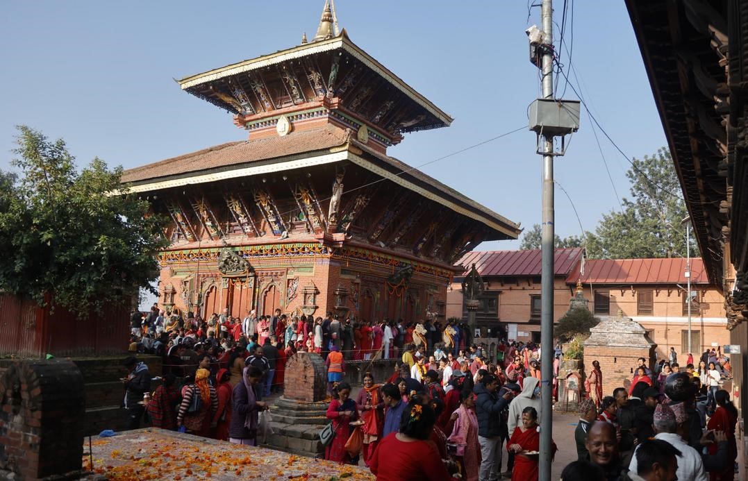 हरिबोधनी एकादशीका अवसरमा चाँगुनारायण मन्दिरमा भक्तजनको भीड