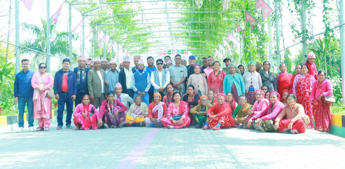 शारदा नगरपालिका-१२ द्वारा ज्येष्ठ नागरिकलाई अन्तरजिल्ला धार्मिक भ्रमण